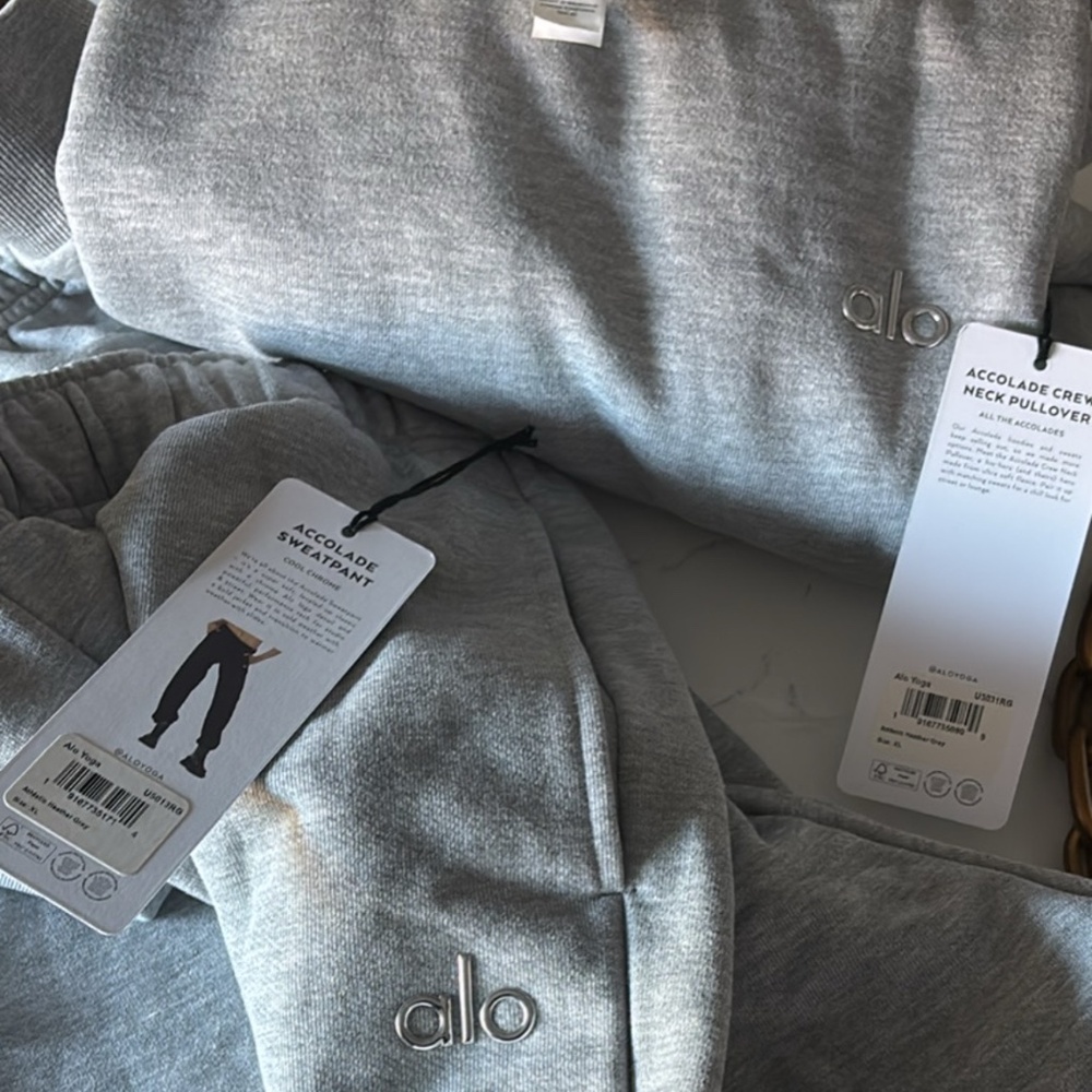 ALO Yoga Accolade Crewneck & Pants Set - Heather Gray - size XL